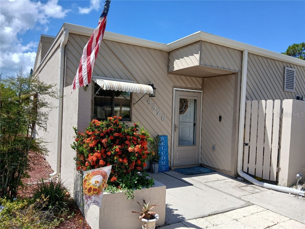 4328 Sussex Street Holiday FL 34691 TB8415535 image1