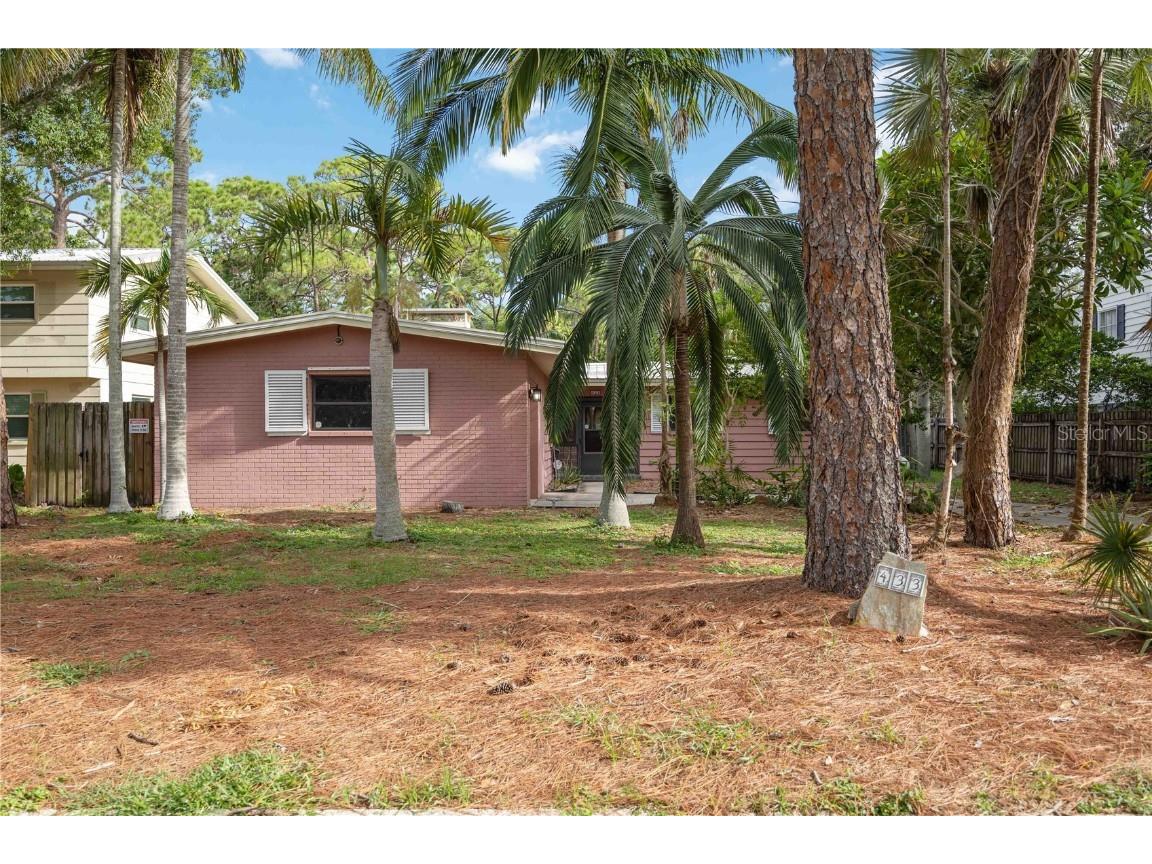 433 66th Avenue S Saint Petersburg FL 33705 A4581980 image1