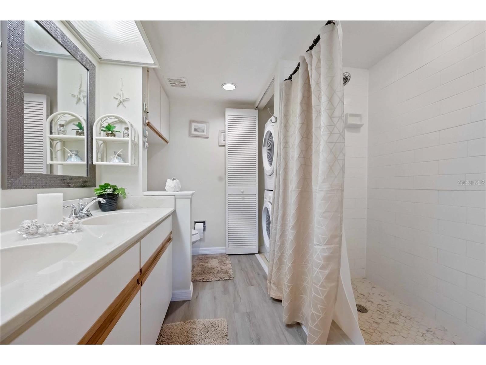 433 Cerromar Lane #440 Venice FL 34293 A4685724 image11