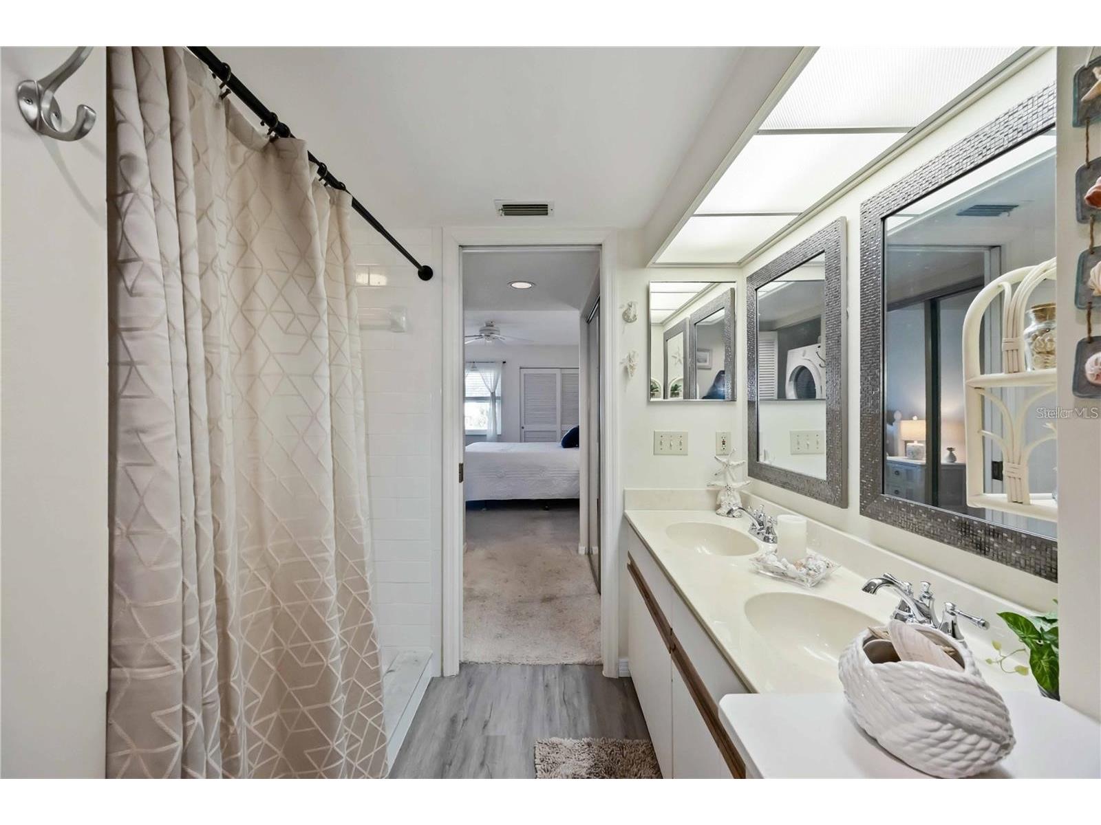 433 Cerromar Lane #440 Venice FL 34293 A4685724 image12