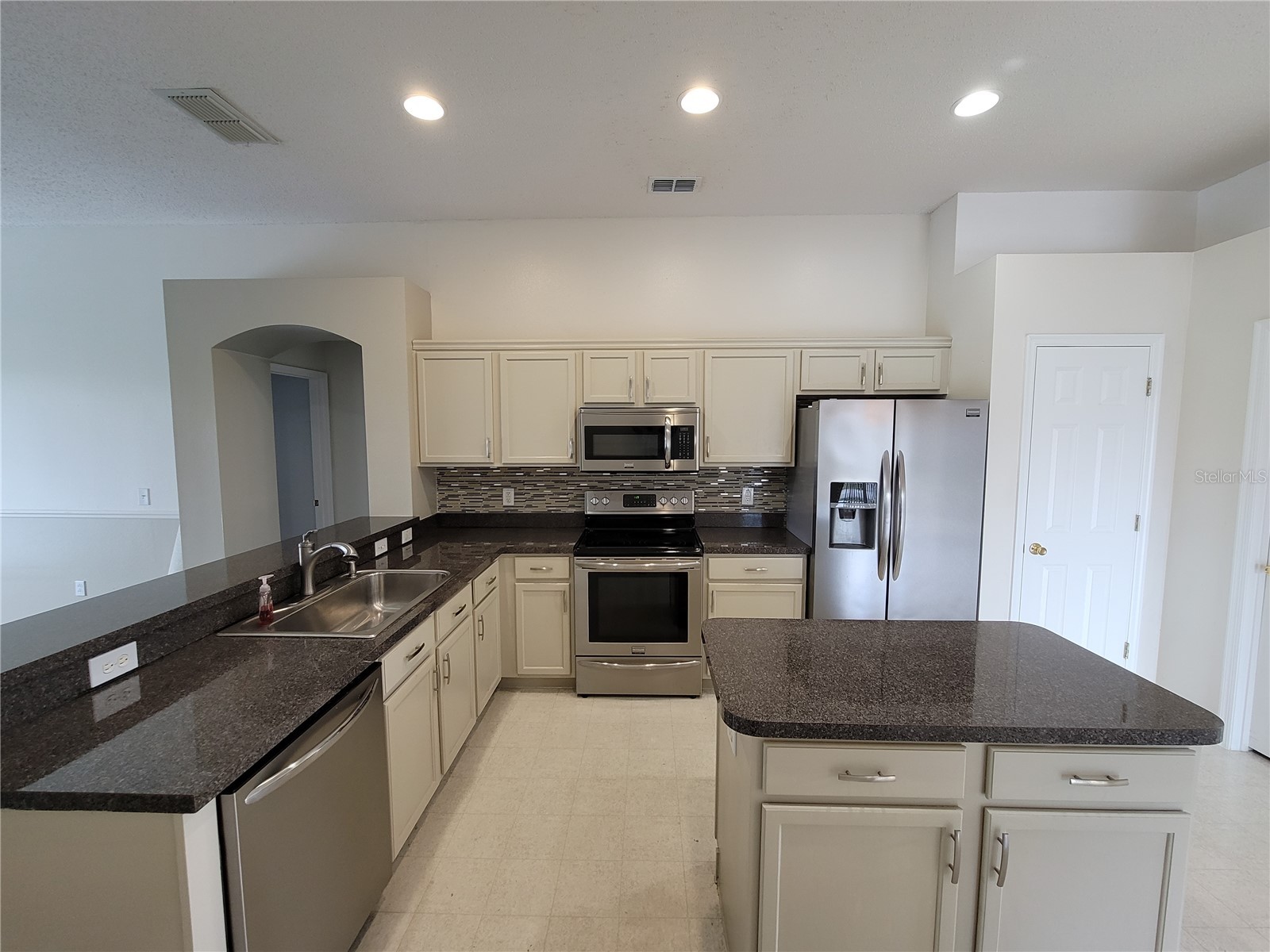 433 Westscott Drive Davenport FL 33897 O6401300 image8