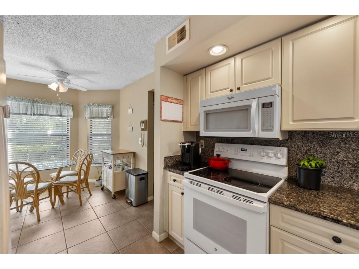 4330 47th Avenue W #104 Bradenton FL 34210 A4641913 image10