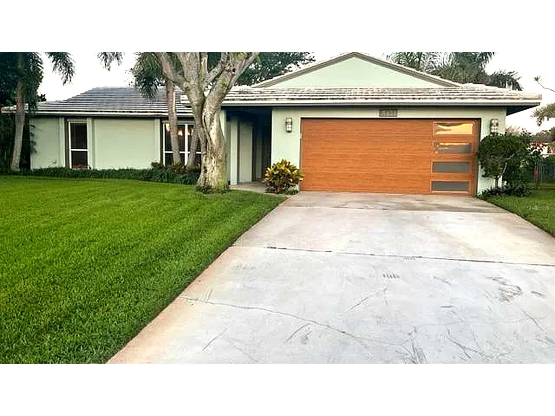 4331 44th Street S Saint Petersburg FL 33711 TB8464551 image1