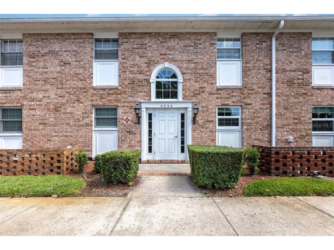 4332 Lake Underhill Rd #12D10 Orlando FL 32803 - LAKE GILES O6304090 image1