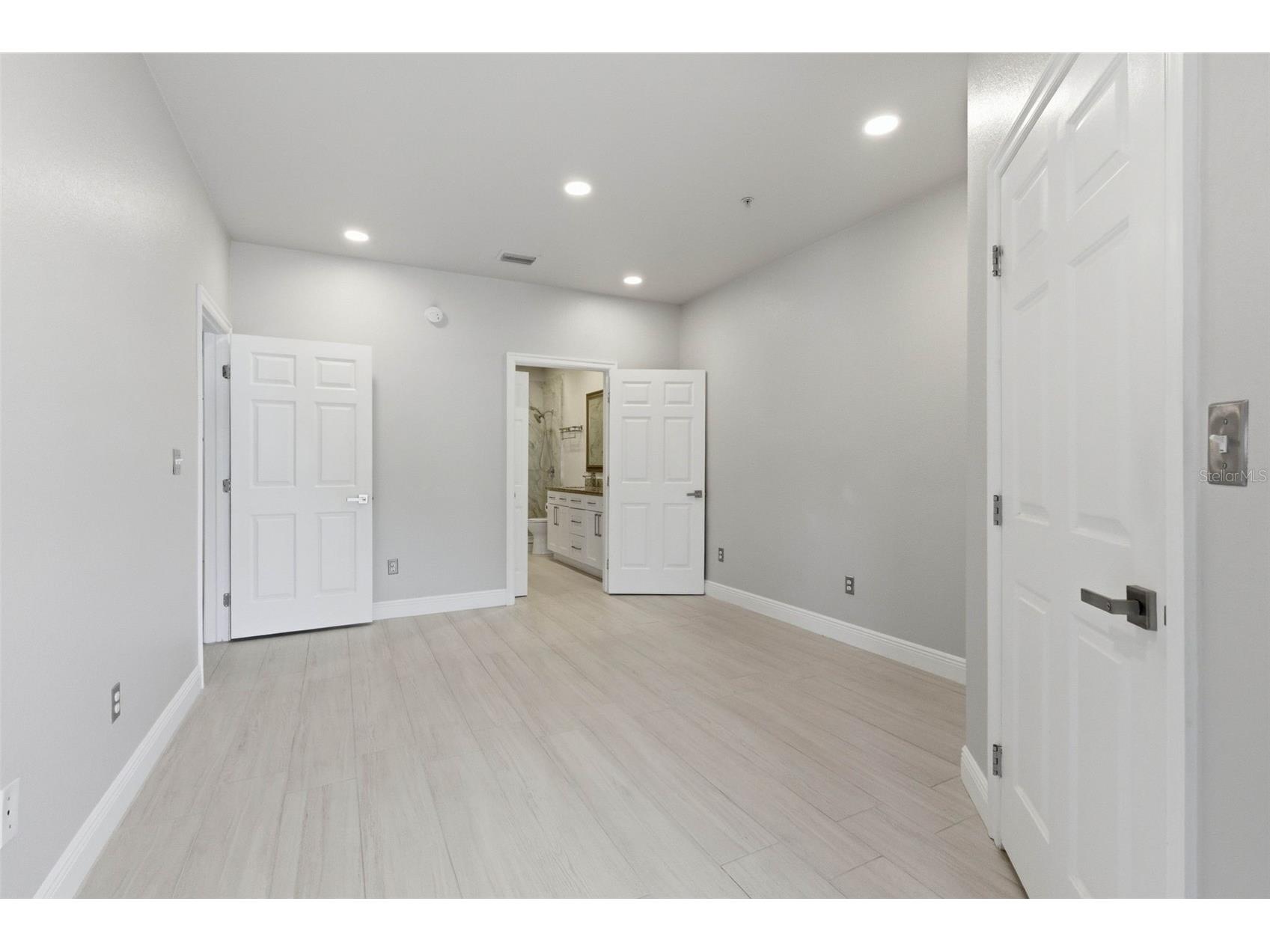 4333 Bayside Village Drive #102 Tampa FL 33615 TB8504768 image24
