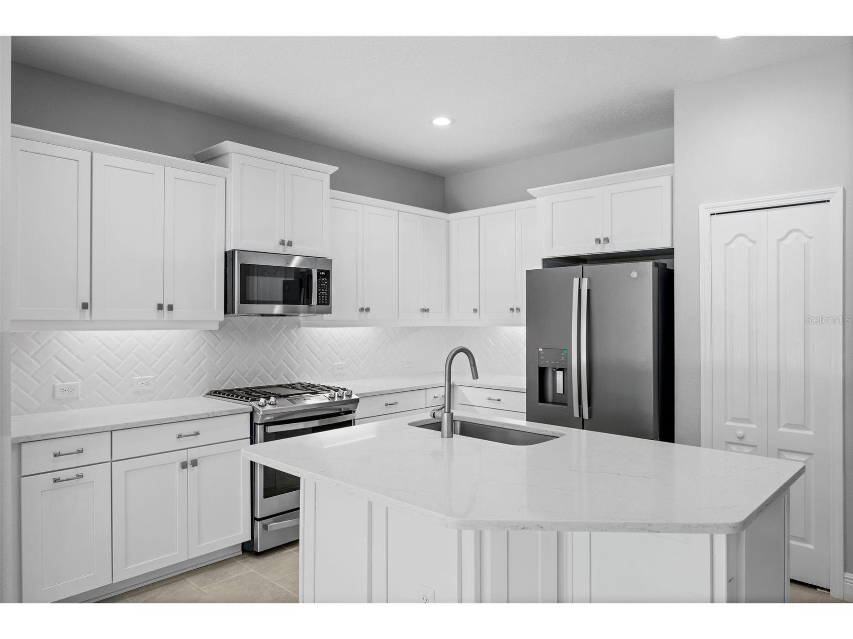 4338 Tamarind Place Bradenton FL 34203 A4683701 image6