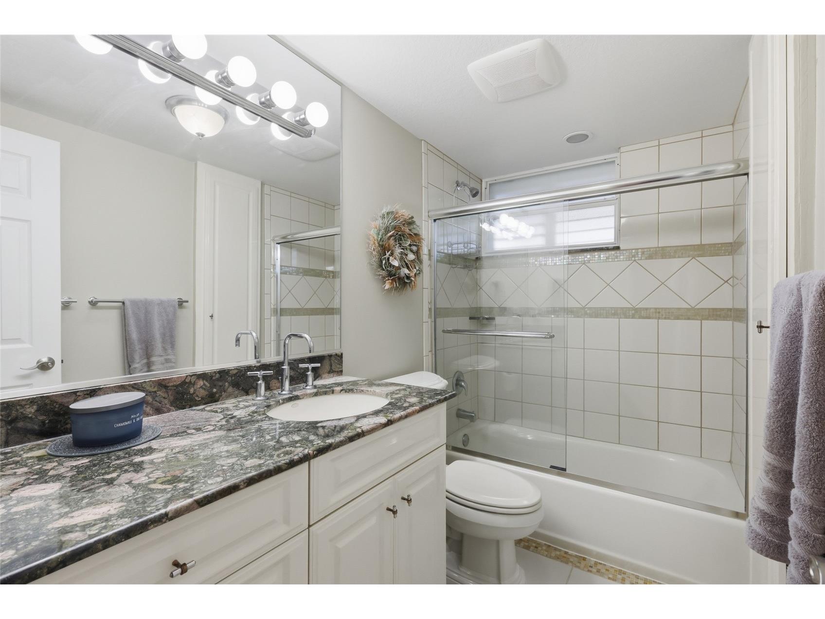 4340 Falmouth Drive #D104 Longboat Key FL 34228 - GULF OF AMERICA SARASOTA BAY A4676925 image18