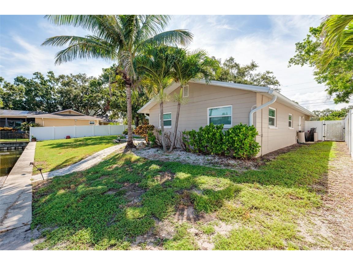 4342 14th Way NE Saint Petersburg FL 33703 TB8417423 image24