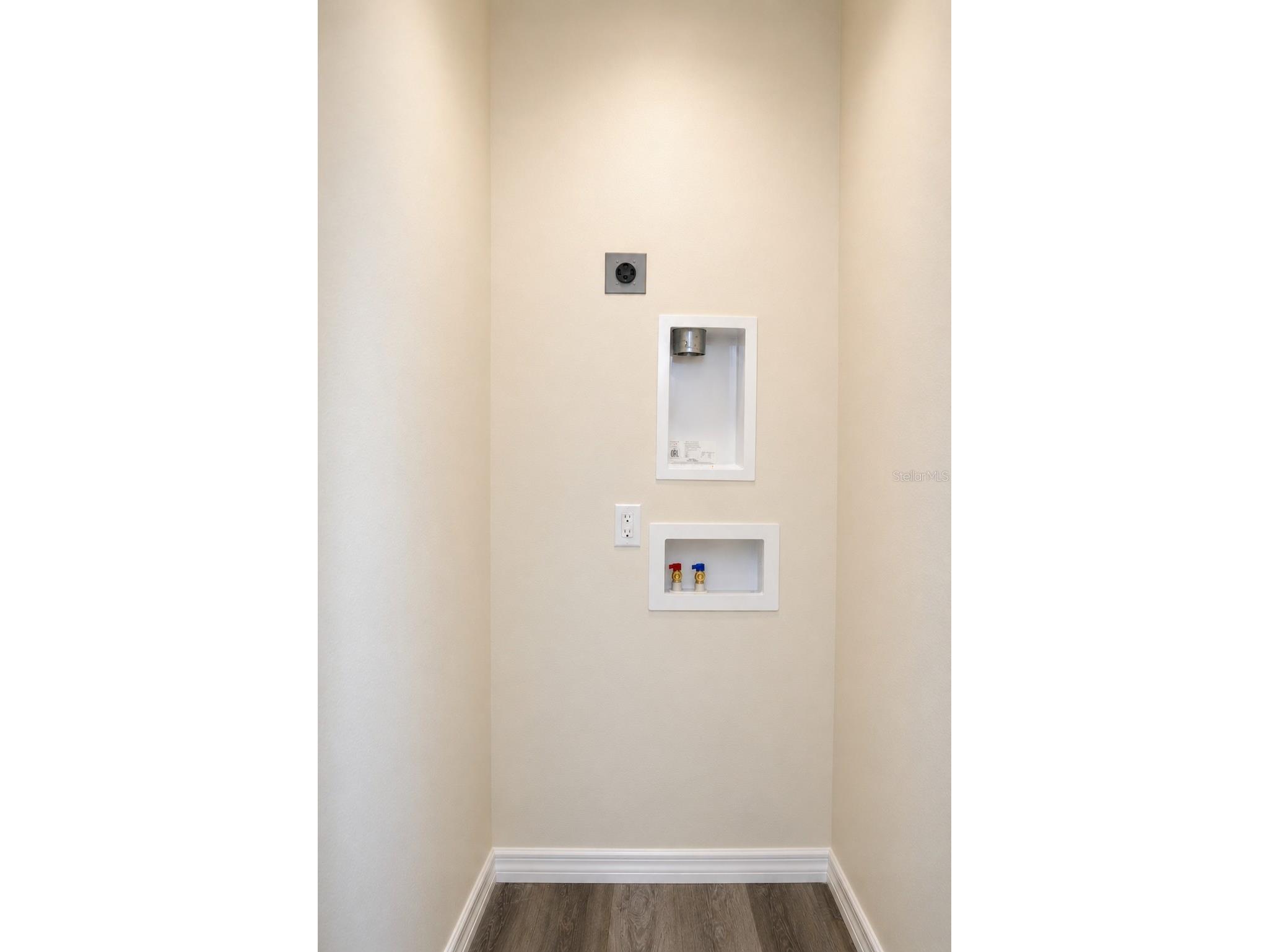 4343 Cambio Gardens Court Tampa FL 33610 TB8518882 image9
