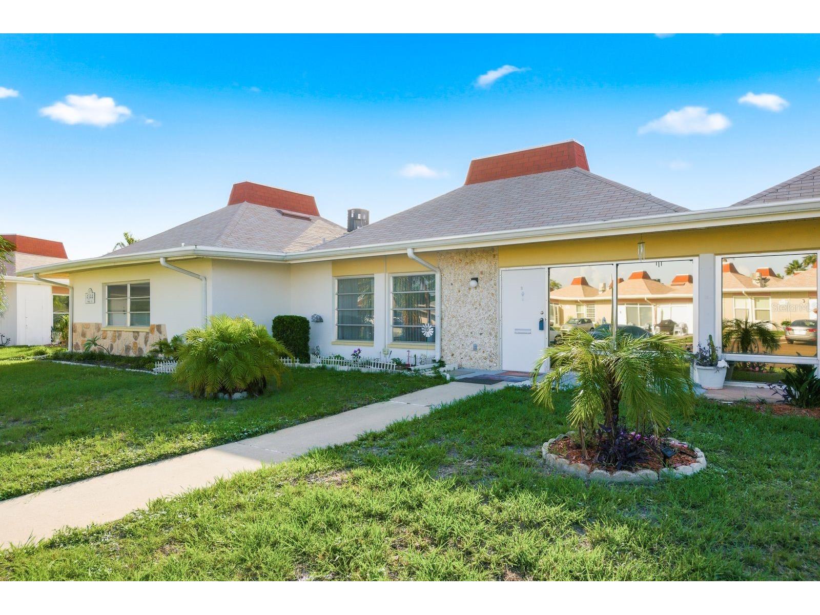 4344 Tahitian Gardens Circle #B Holiday FL 34691 TB8515536 image2