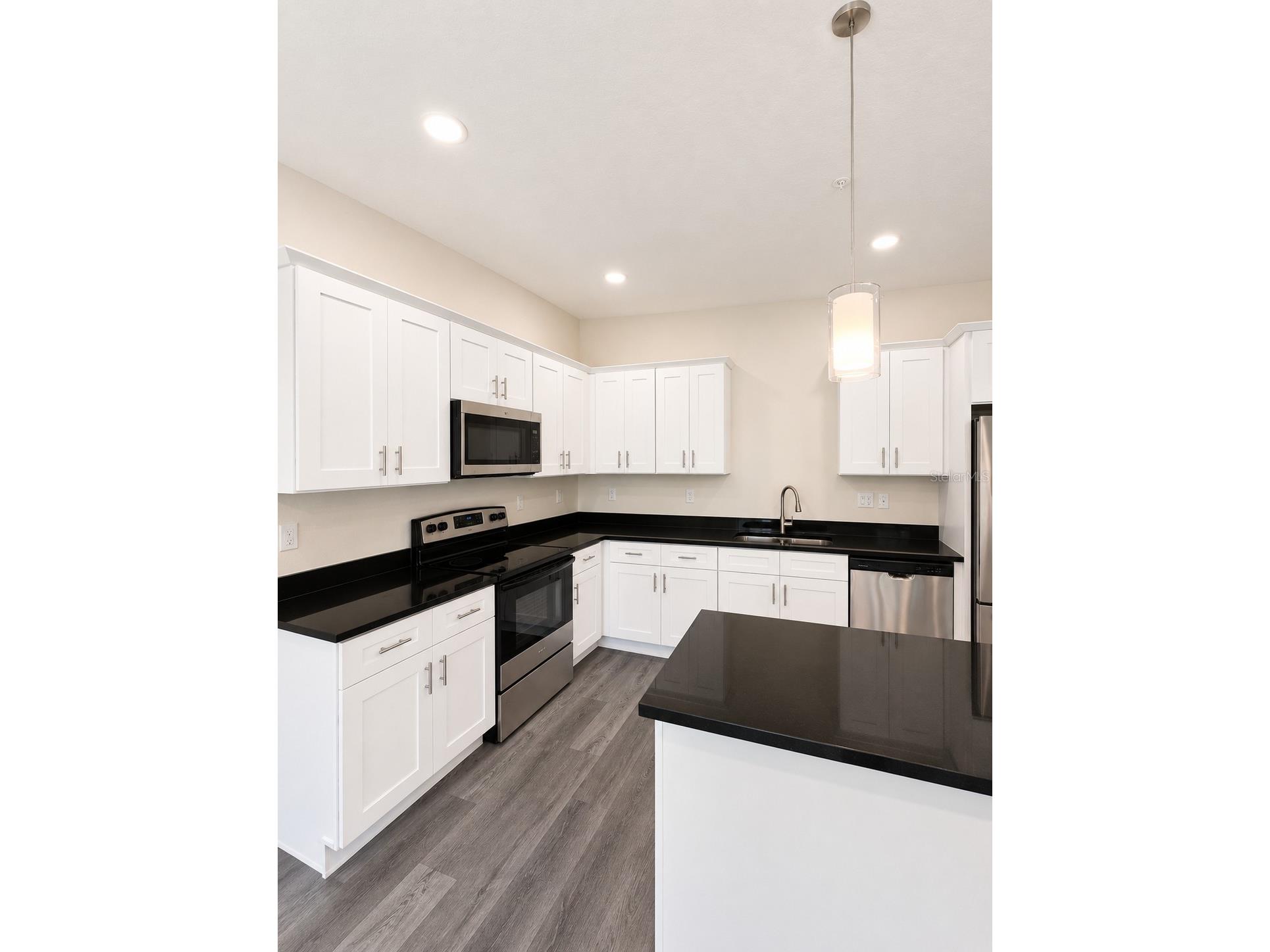 4347 Cambio Gardens Court Tampa FL 33610 TB8516847 image11