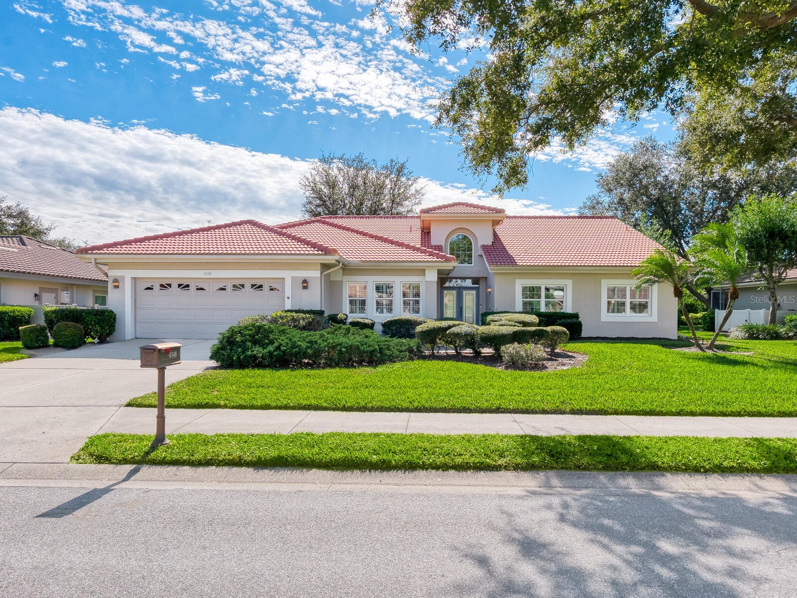 4348 Highland Oaks Circle Sarasota FL 34235 A4677669 image1