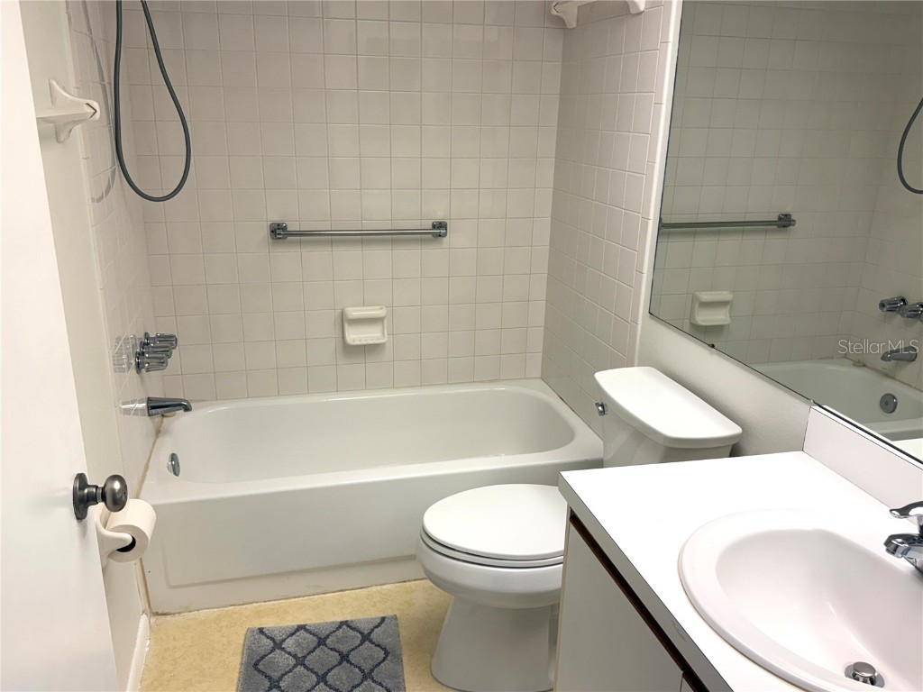 435 30th Avenue W #D303 Bradenton FL 34205 A4640805 image18