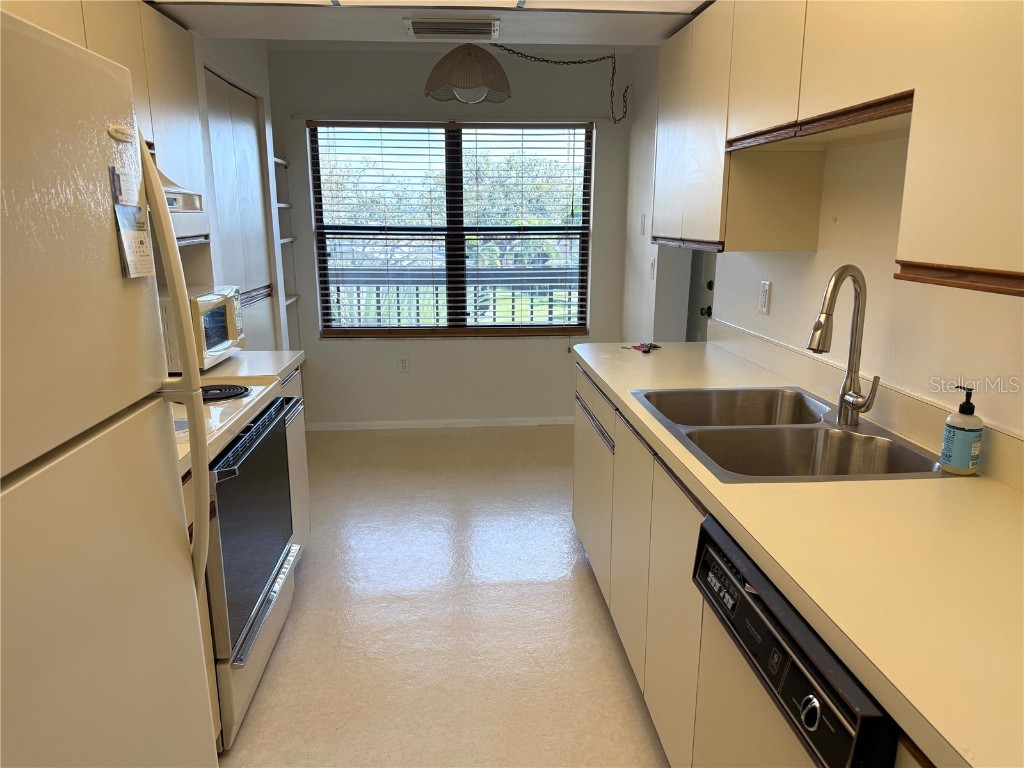 435 30th Avenue W #D303 Bradenton FL 34205 A4640805 image7