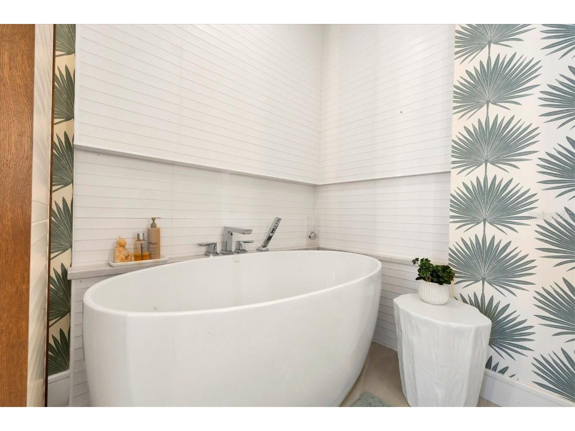 435 L Ambiance Drive #J703 Longboat Key FL 34228 A4667475 image49