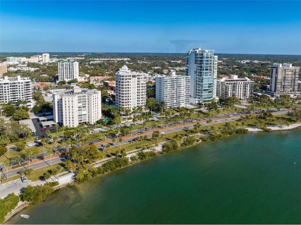 435 S Gulfstream Avenue #1004 Sarasota FL 34236 - SARASOTA BAYFRONT A4560300 image1