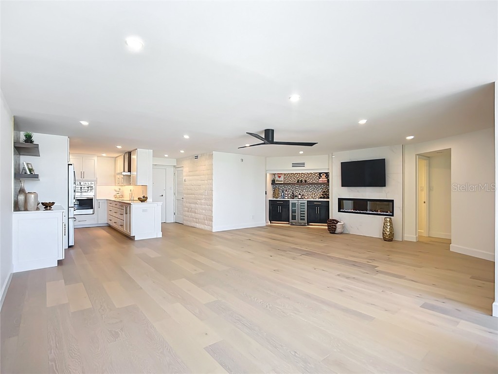 435 S Gulfstream Avenue #1006 Sarasota FL 34236 A4671034 image17