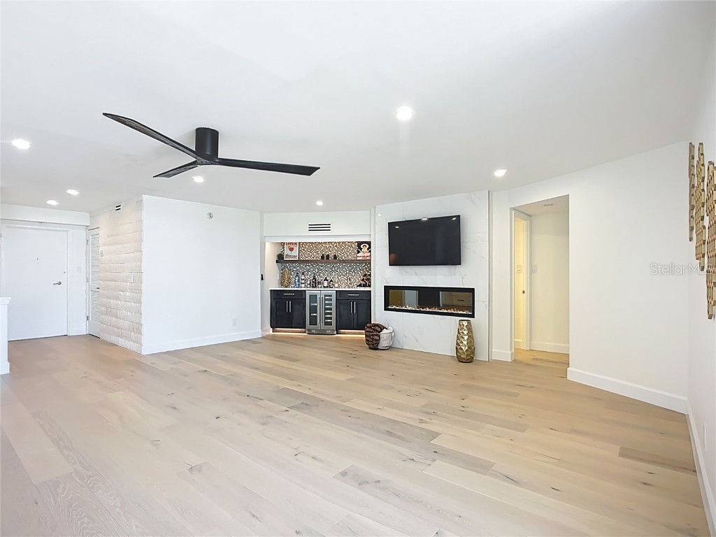 435 S Gulfstream Avenue #1006 Sarasota FL 34236 A4671034 image18