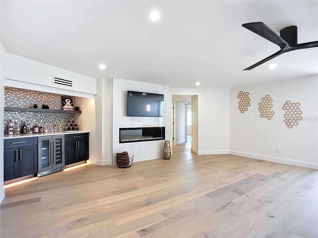 435 S Gulfstream Avenue #1006 Sarasota FL 34236 A4671034 image19