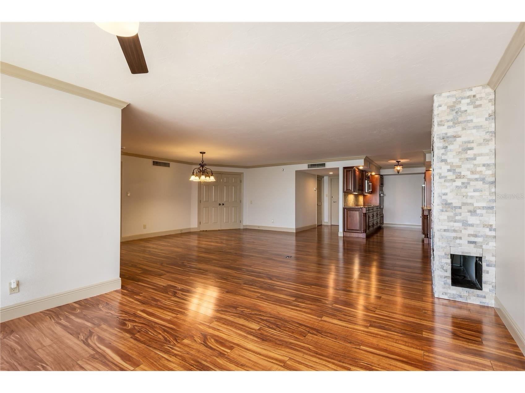 435 S Gulfstream Avenue #1103 Sarasota FL 34236 - SARASOTA BAYFRONT A4688618 image12