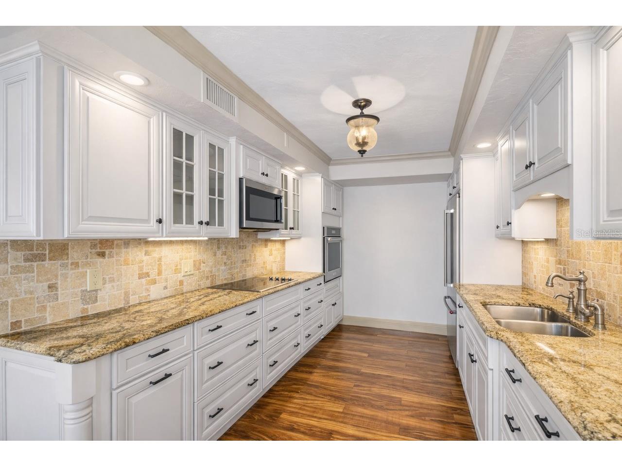 435 S Gulfstream Avenue #1103 Sarasota FL 34236 - SARASOTA BAYFRONT A4688618 image18