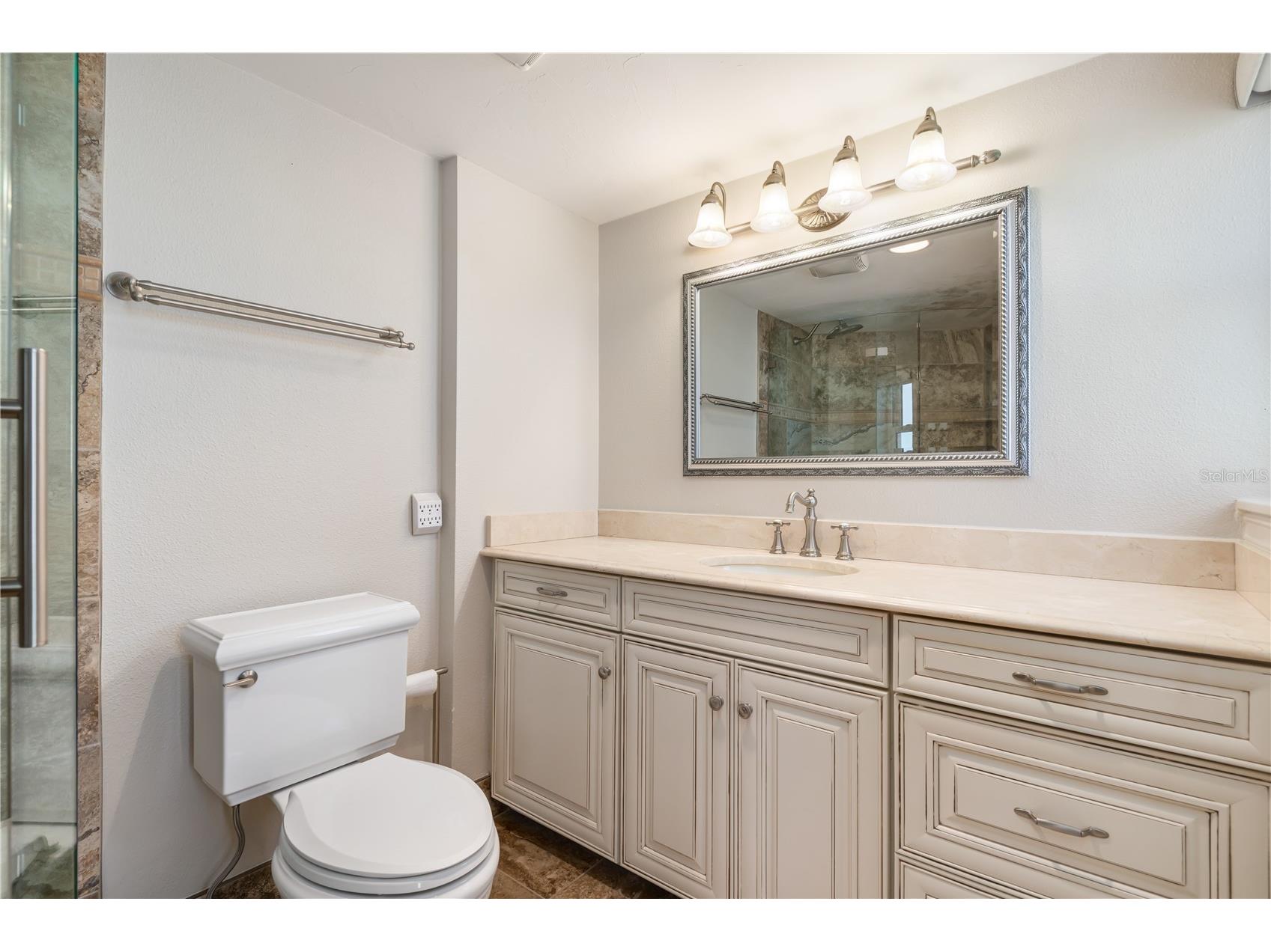 435 S Gulfstream Avenue #1103 Sarasota FL 34236 - SARASOTA BAYFRONT A4688618 image26
