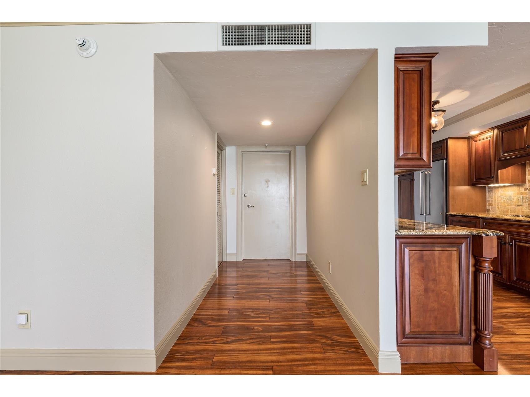 435 S Gulfstream Avenue #1103 Sarasota FL 34236 - SARASOTA BAYFRONT A4688618 image3