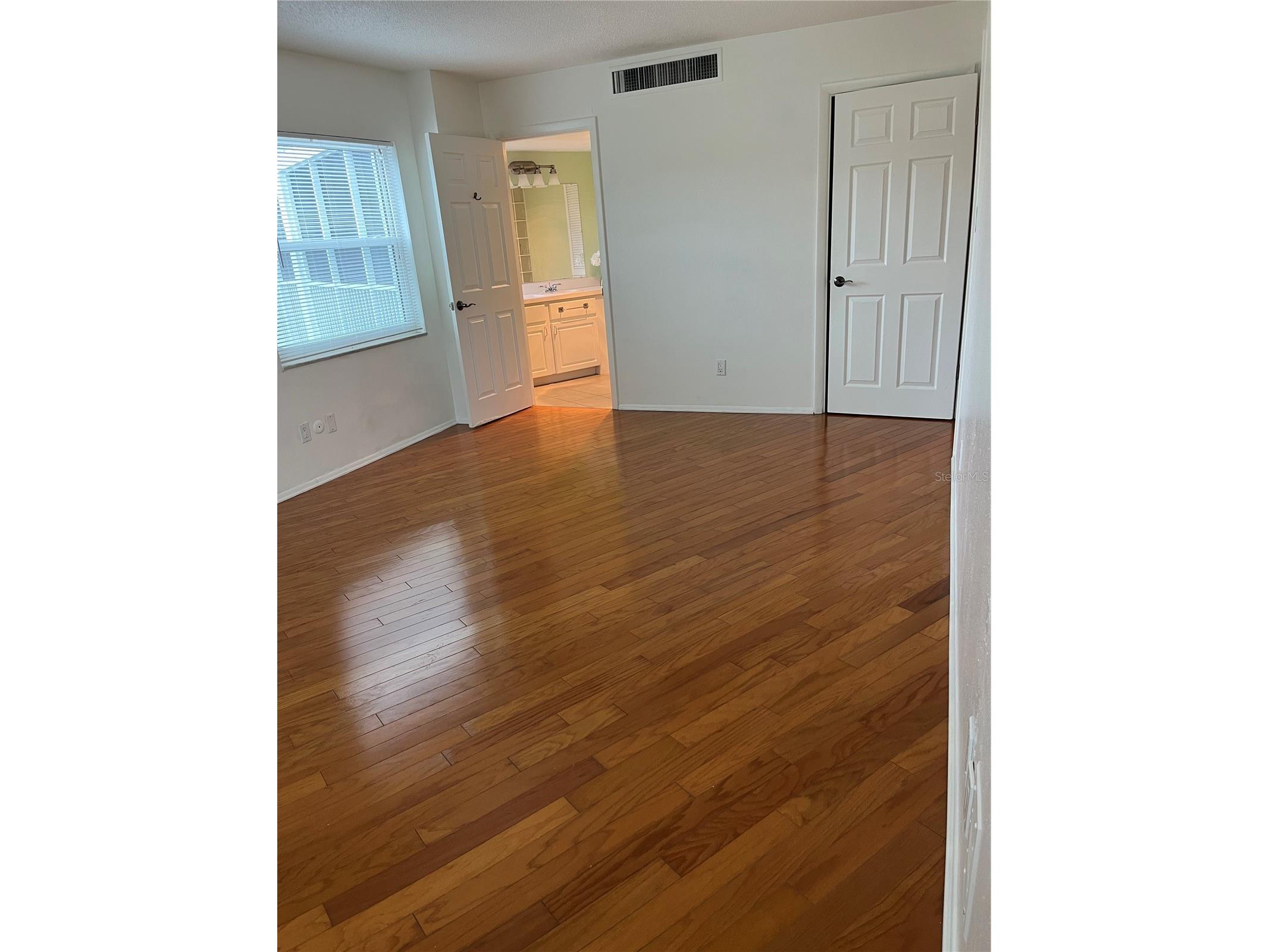 435 S Gulfstream Avenue #206 Sarasota FL 34236 A4694462 image27