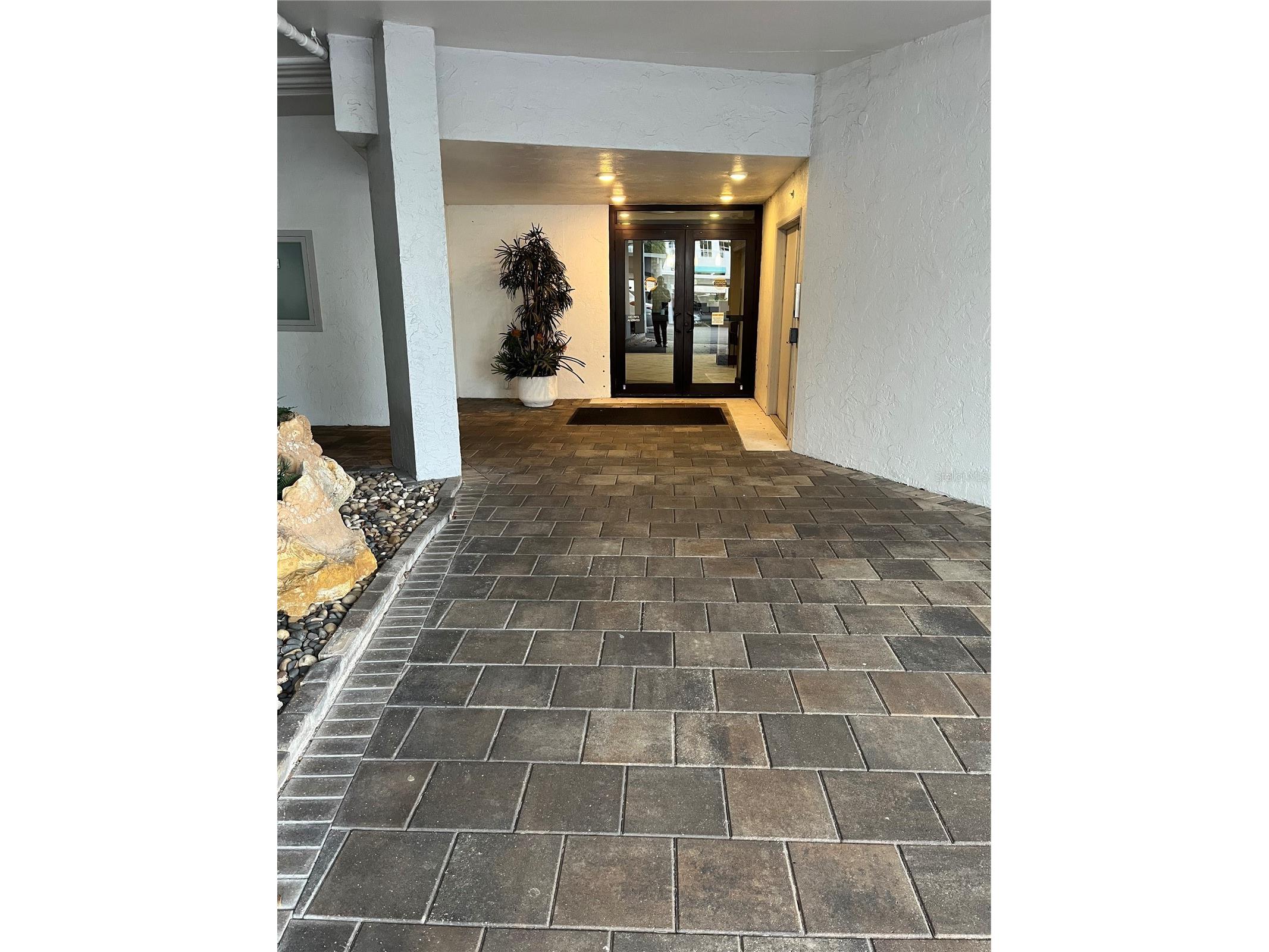 435 S Gulfstream Avenue #206 Sarasota FL 34236 A4694462 image47