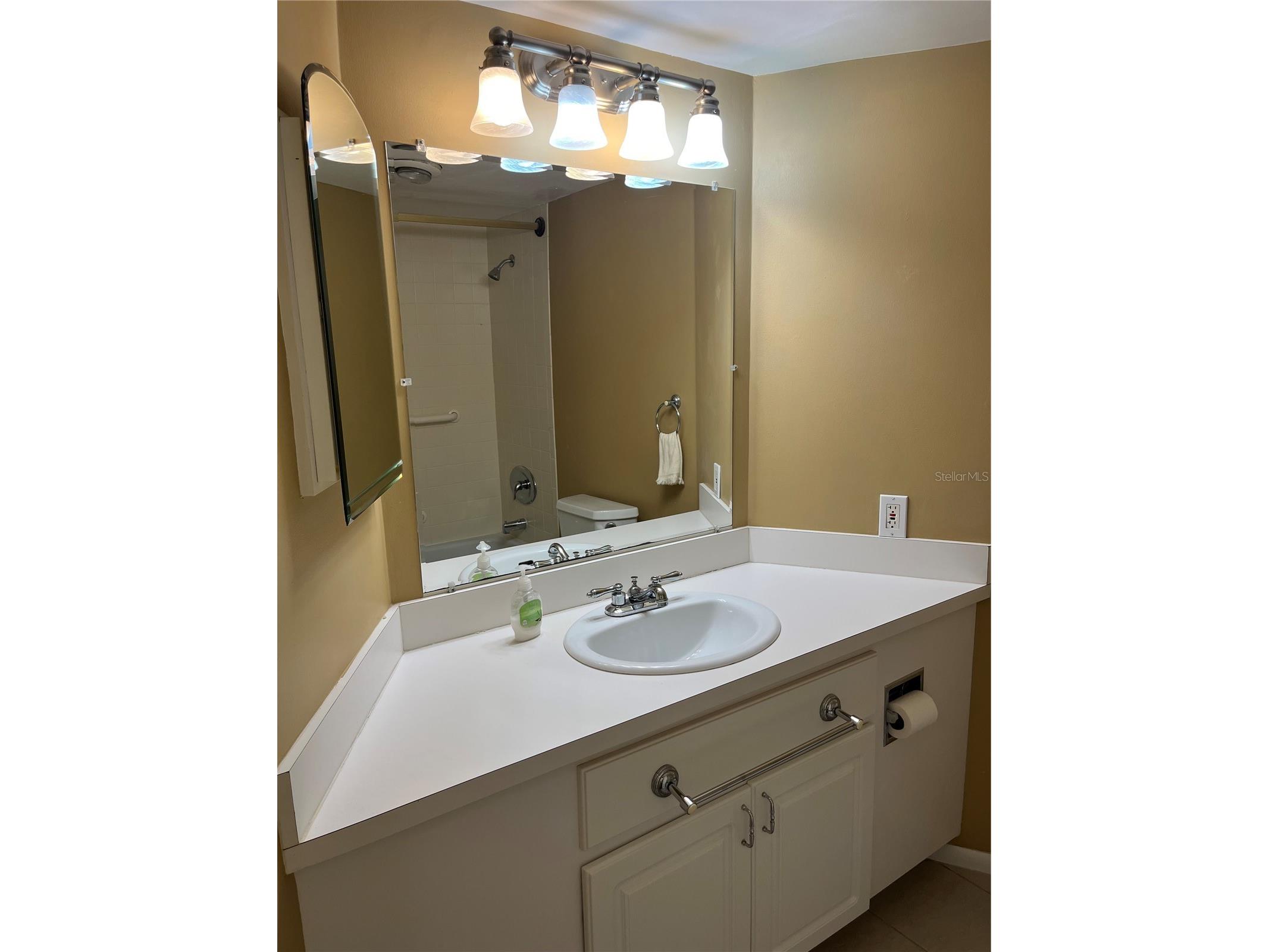 435 S Gulfstream Avenue #206 Sarasota FL 34236 A4694462 image49