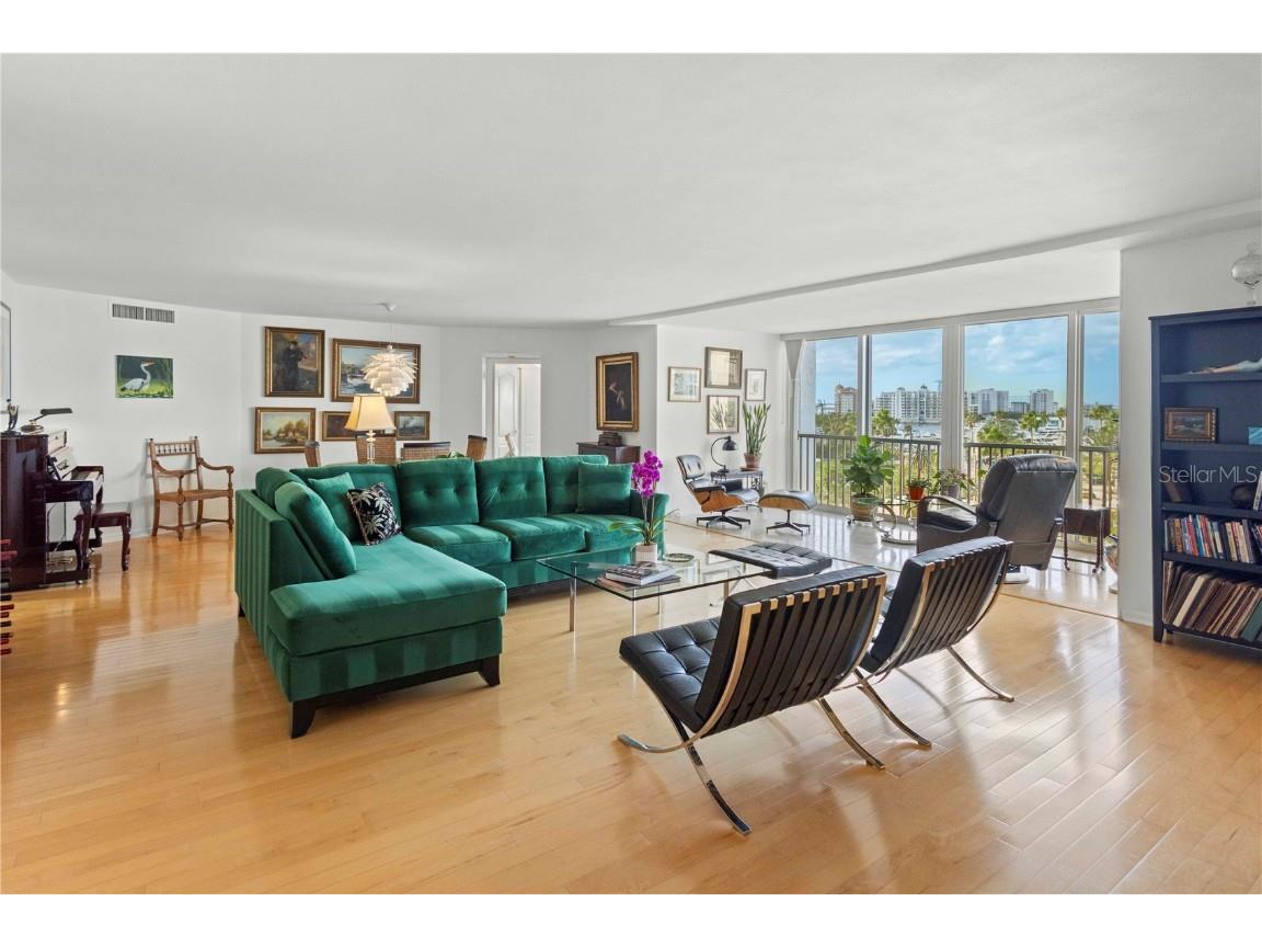 435 S Gulfstream Avenue #604 Sarasota FL 34236 - SARASOTA BAYFRONT A4634707 image2