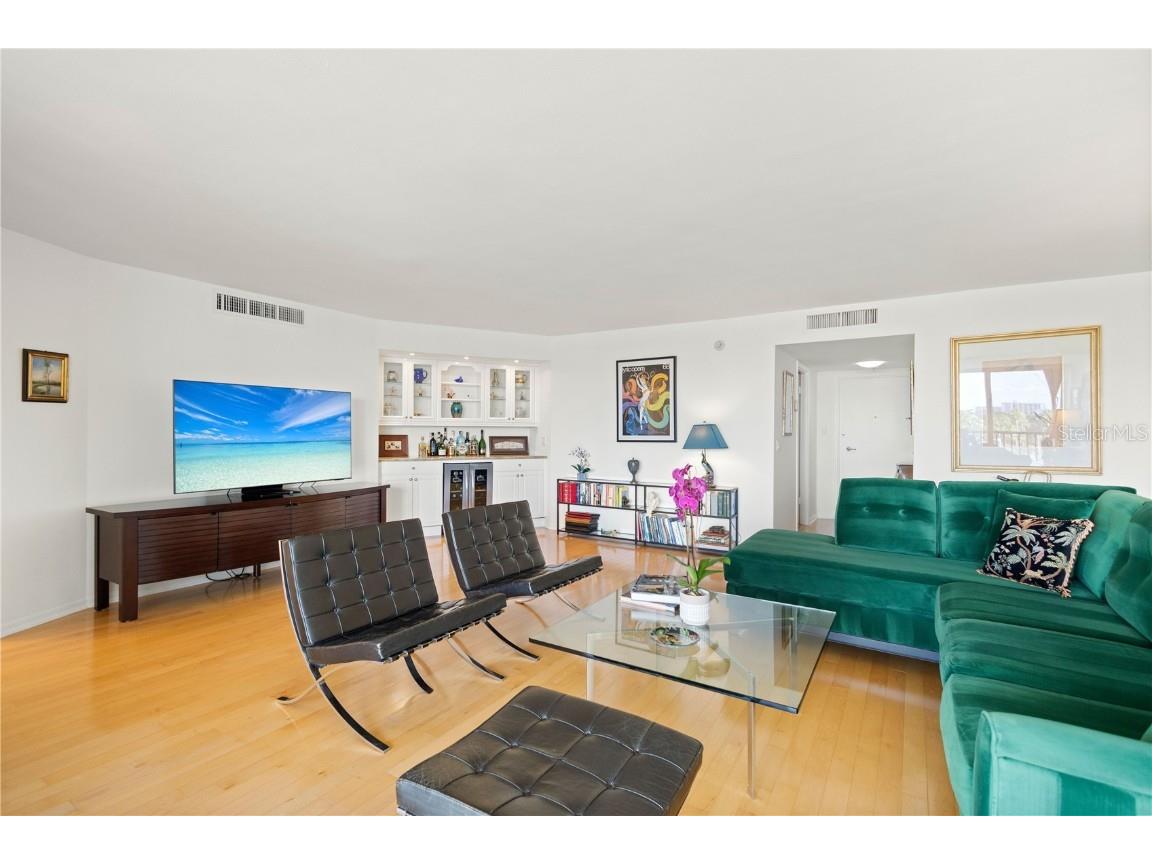 435 S Gulfstream Avenue #604 Sarasota FL 34236 - SARASOTA BAYFRONT A4634707 image5