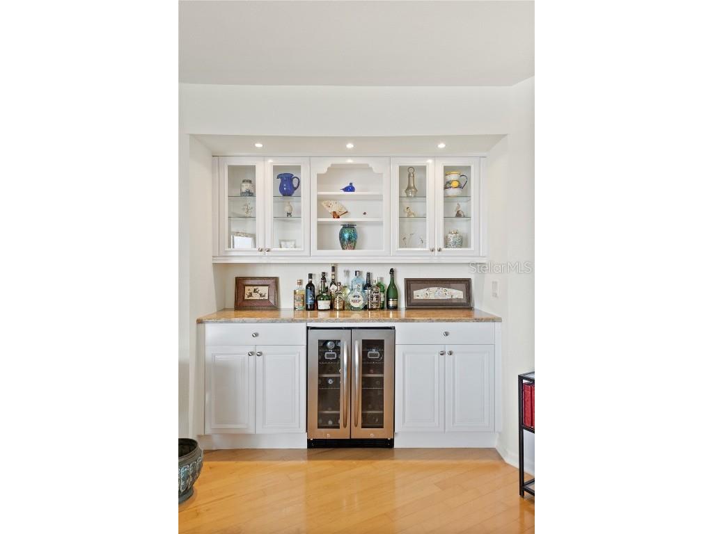 435 S Gulfstream Avenue #604 Sarasota FL 34236 - SARASOTA BAYFRONT A4634707 image6