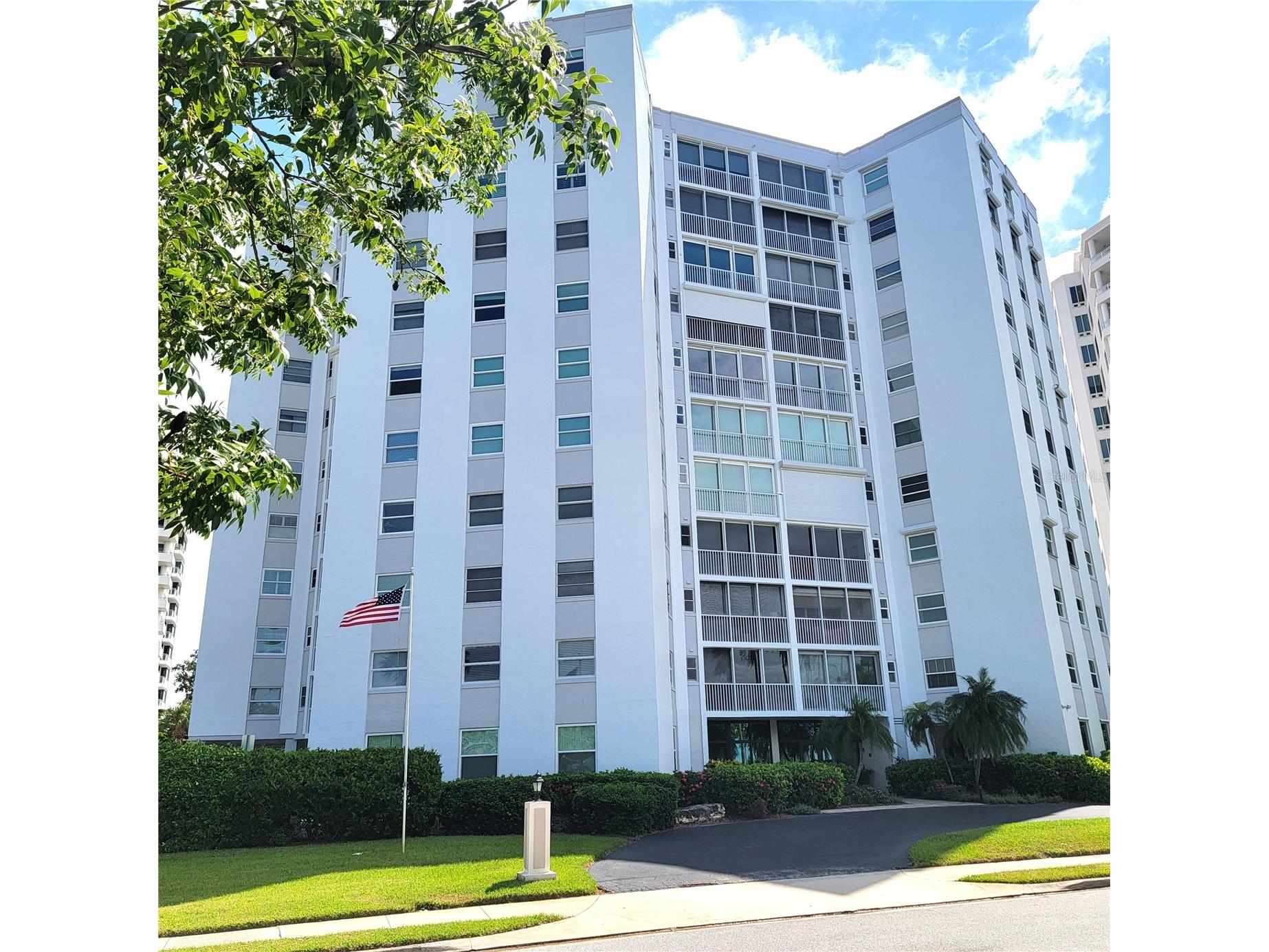 435 S Gulfstream Avenue #605 Sarasota FL 34236 A4688025 image1