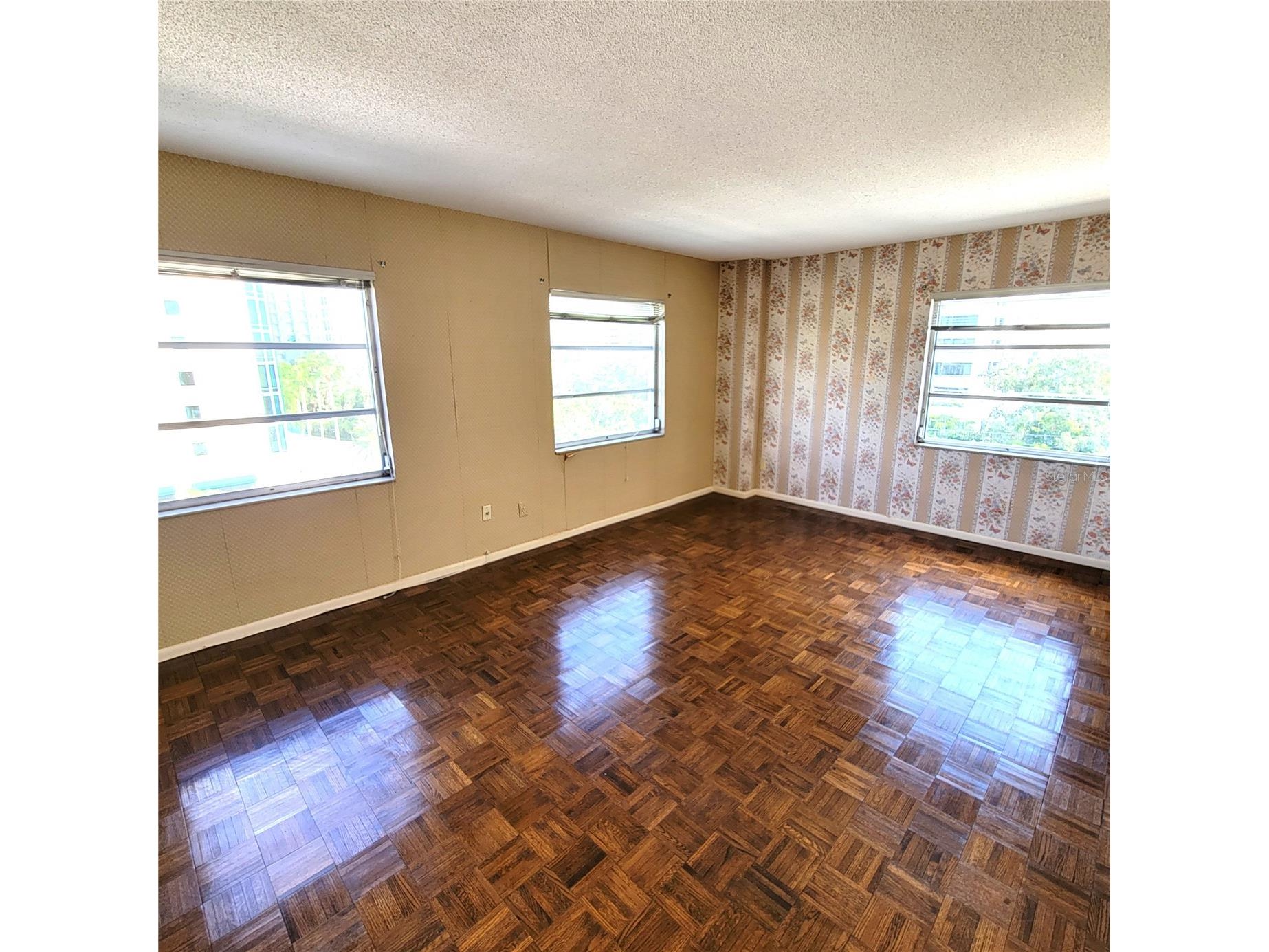 435 S Gulfstream Avenue #605 Sarasota FL 34236 A4688025 image11