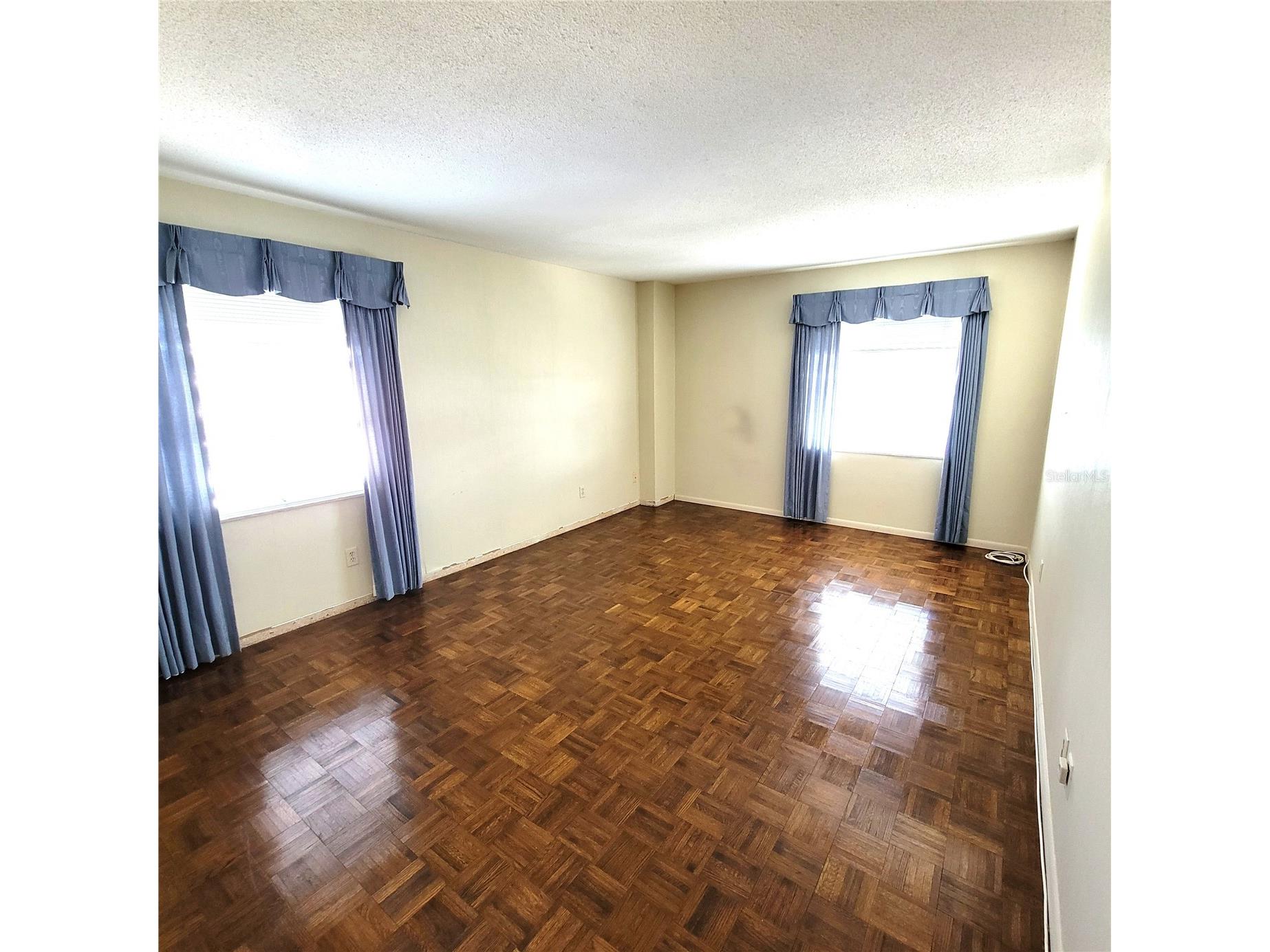 435 S Gulfstream Avenue #605 Sarasota FL 34236 A4688025 image15