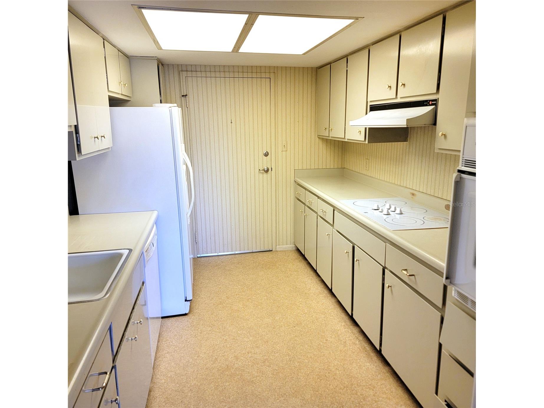 435 S Gulfstream Avenue #605 Sarasota FL 34236 A4688025 image7