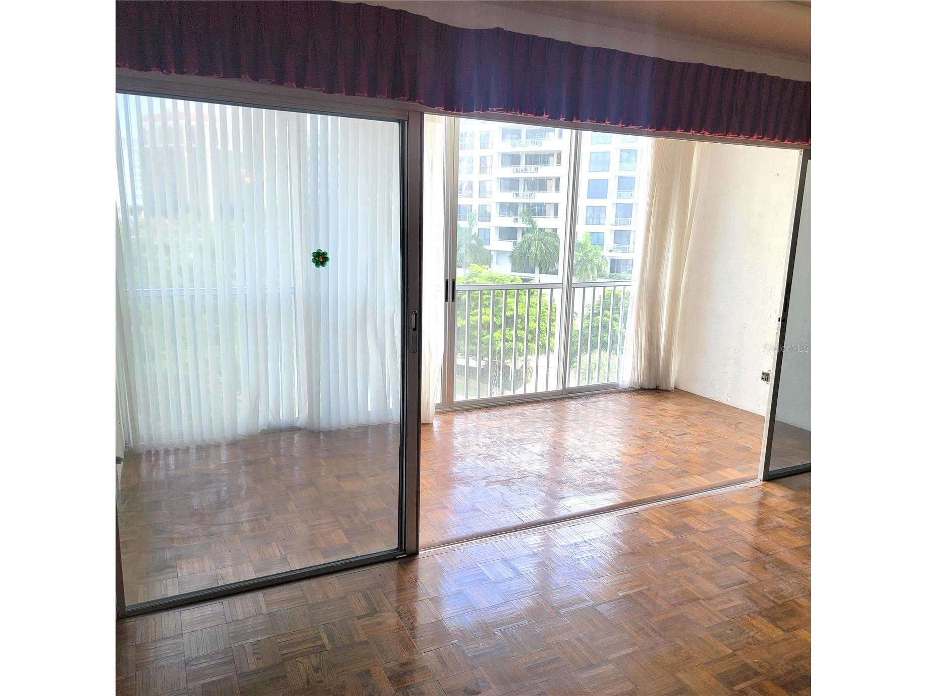 435 S Gulfstream Avenue #605 Sarasota FL 34236 A4688025 image8