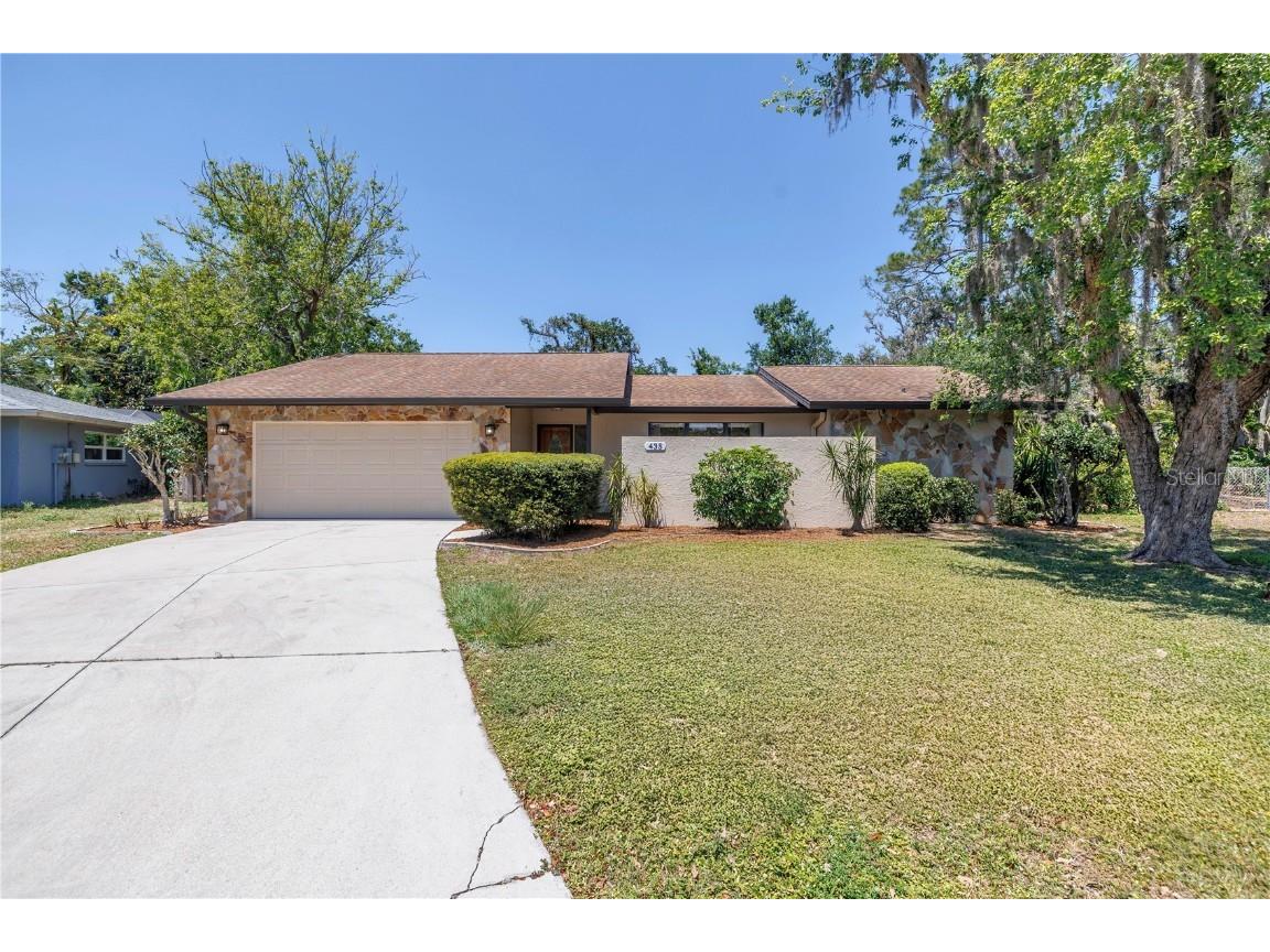 435 Whispering Oaks Court Sarasota FL 34232 A4653612 image1