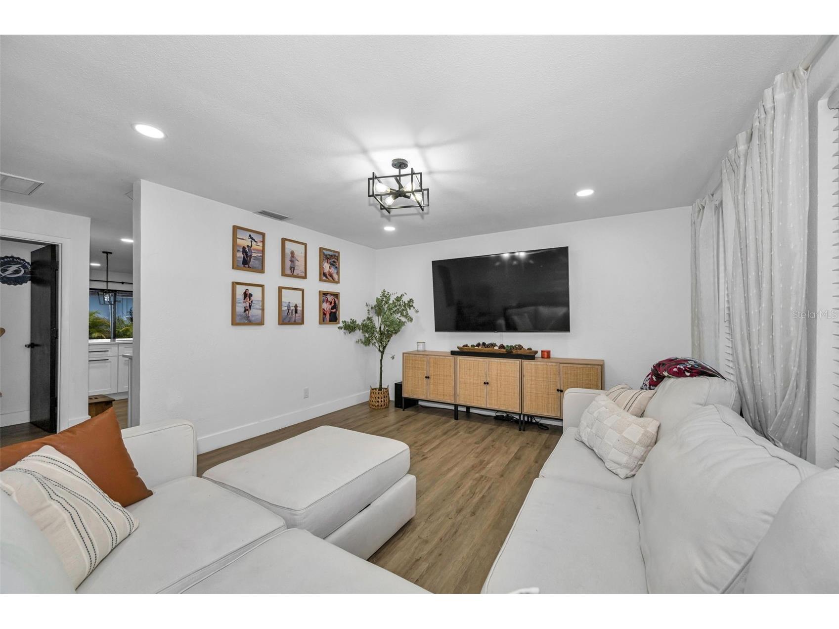 4350 45th Street N Saint Petersburg FL 33714 TB8528053 image11
