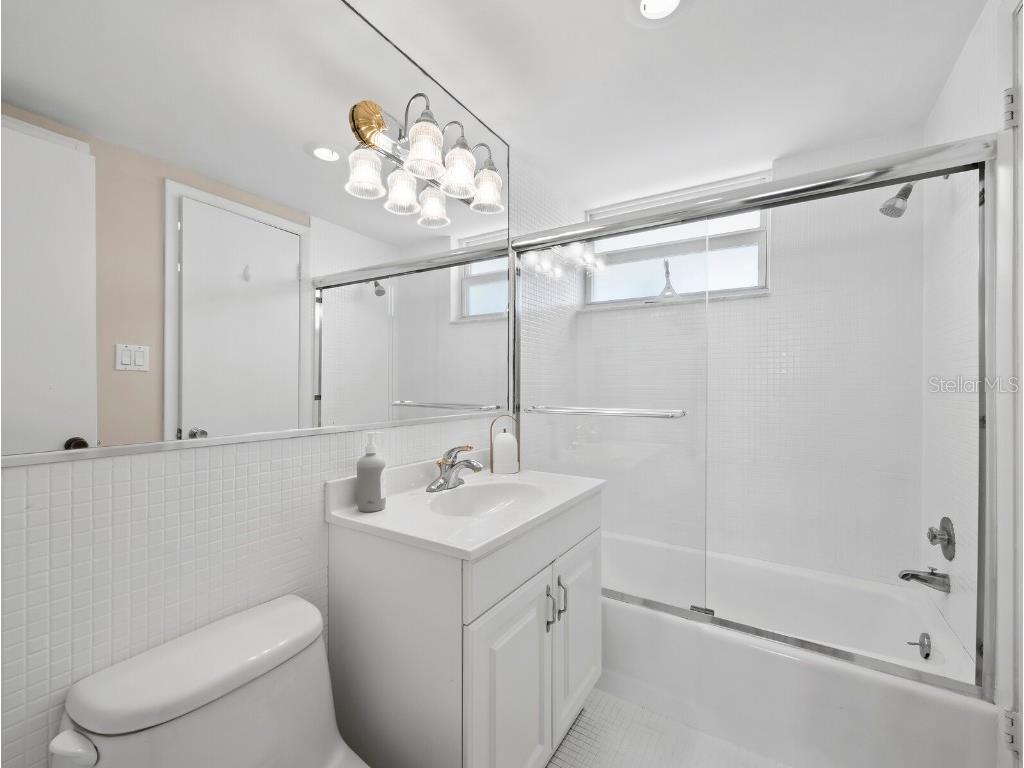 4350 Chatham Drive #105 Longboat Key FL 34228 - INTRACOASTAL SARASOTA BAY A4670294 image14