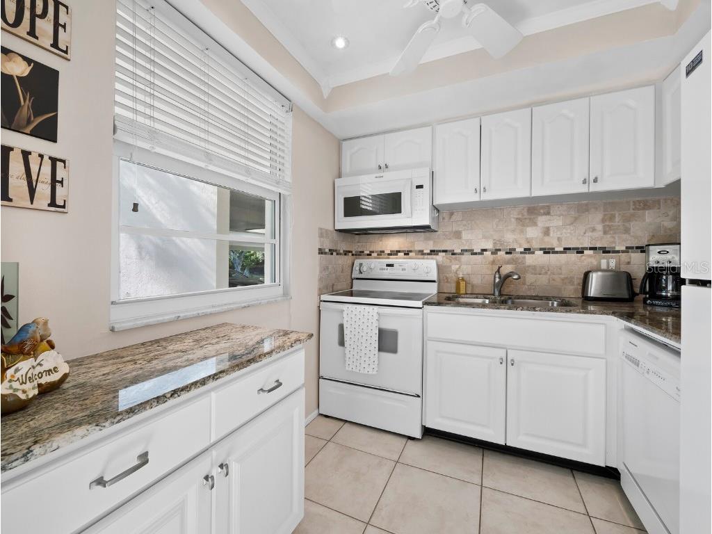 4350 Chatham Drive #105 Longboat Key FL 34228 - INTRACOASTAL SARASOTA BAY A4670294 image4