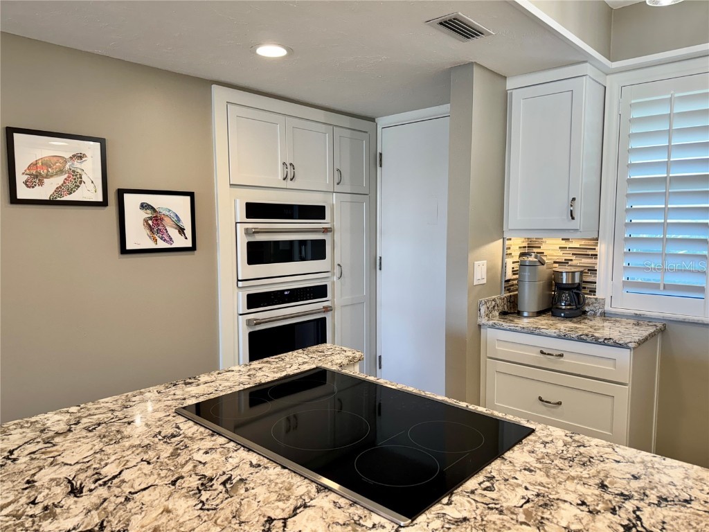 4350 Chatham Drive #E307 Longboat Key FL 34228 A4659070 image10