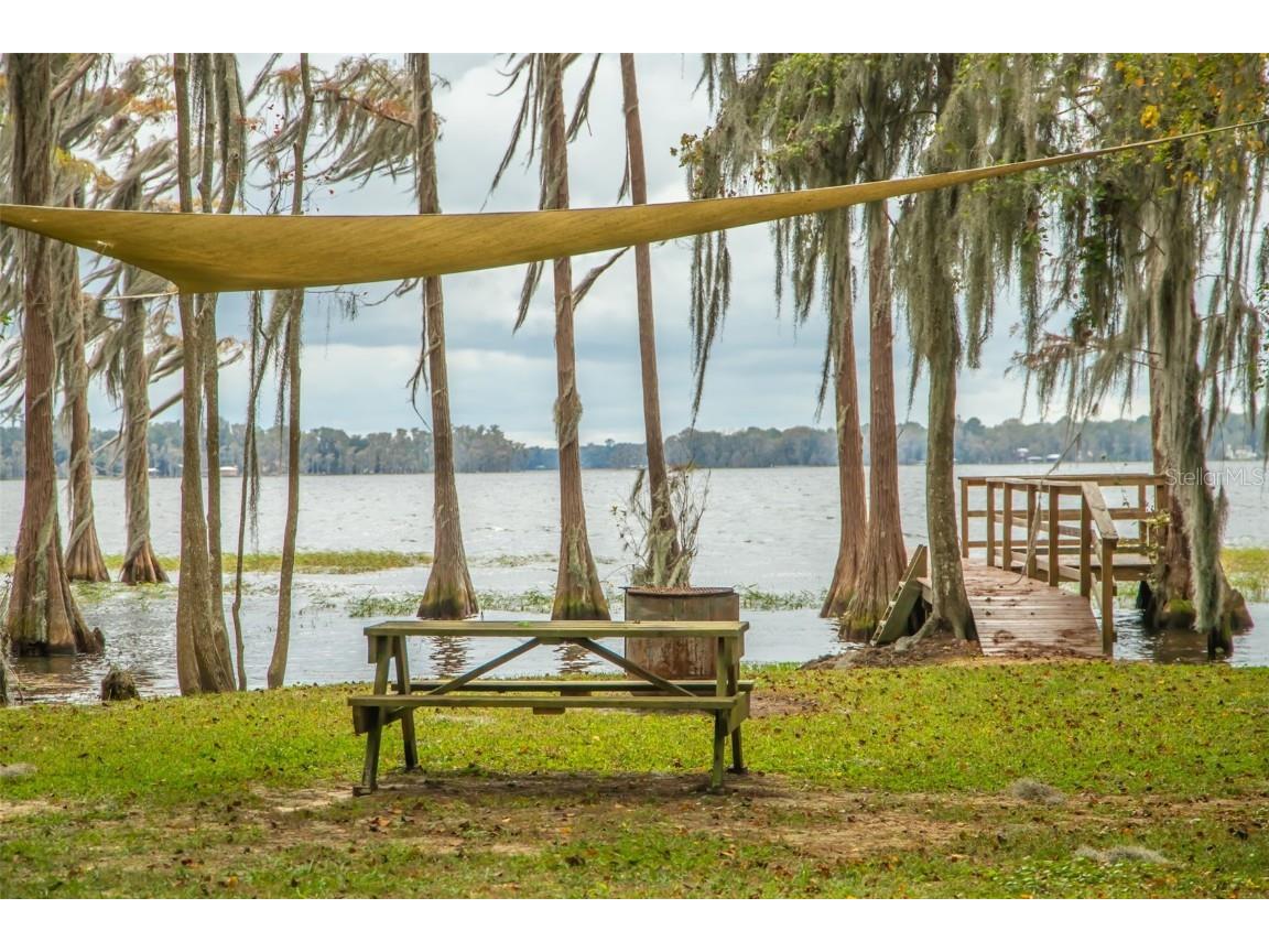 4352 SE County Road 21b Keystone Heights FL 32656 - LAKE SANTA FE GC517854 image1