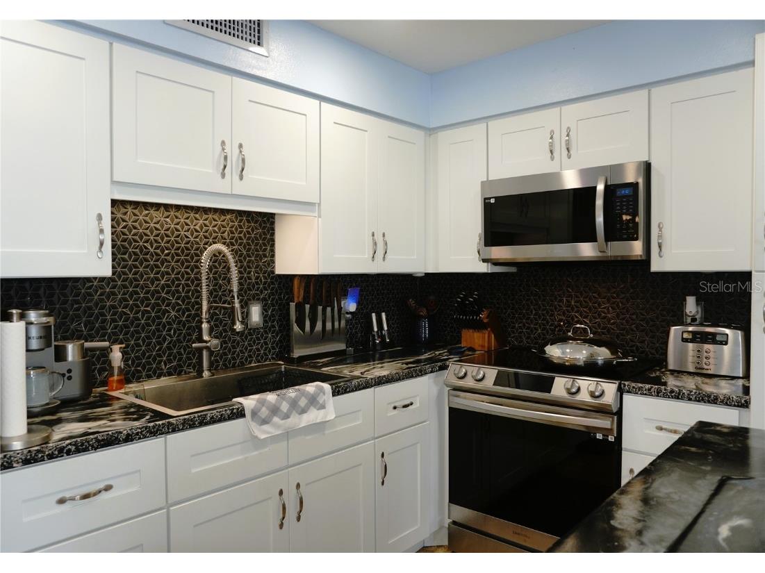 4352 Tahitian Gardens Circle #M Holiday FL 34691 TB8416218 image11