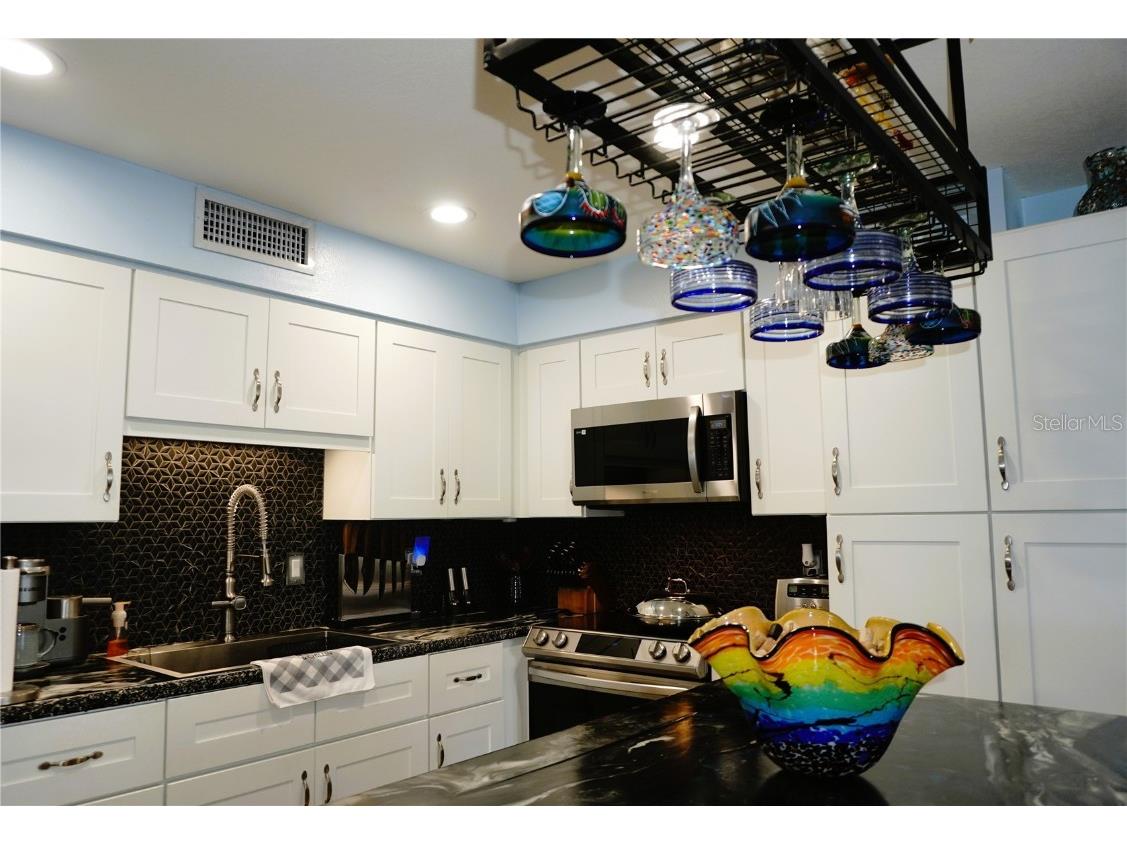 4352 Tahitian Gardens Circle #M Holiday FL 34691 TB8416218 image4