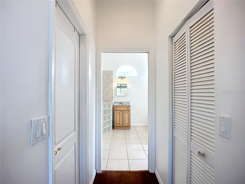 4353 Hidden River Road Sarasota FL 34240 A4673704 image27