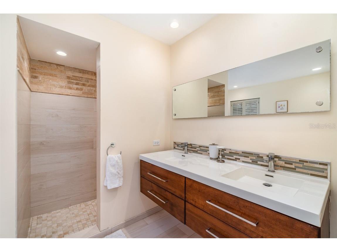 4353 Indian Point Trail Sarasota FL 34238 A4655468 image17