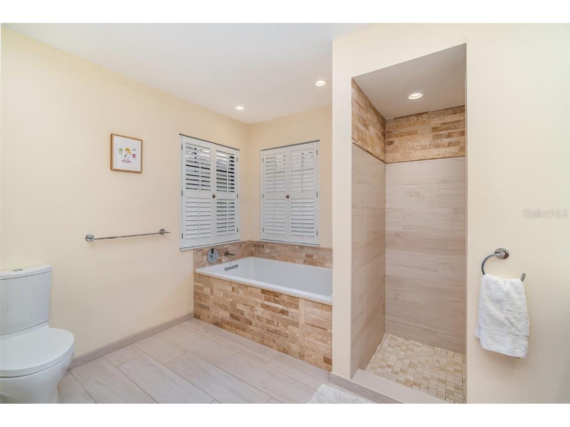 4353 Indian Point Trail Sarasota FL 34238 A4655468 image18