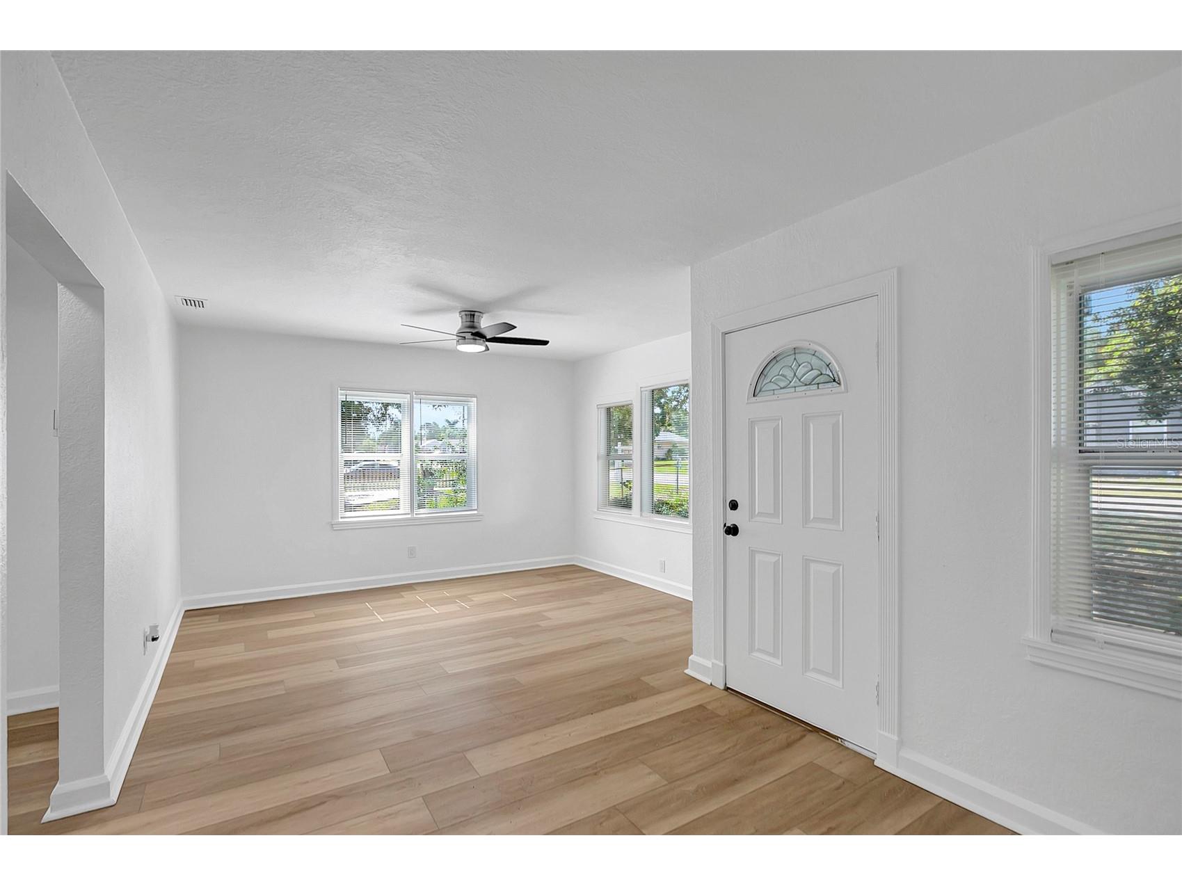 4355 58th Avenue N Saint Petersburg FL 33714 TB8525937 image7